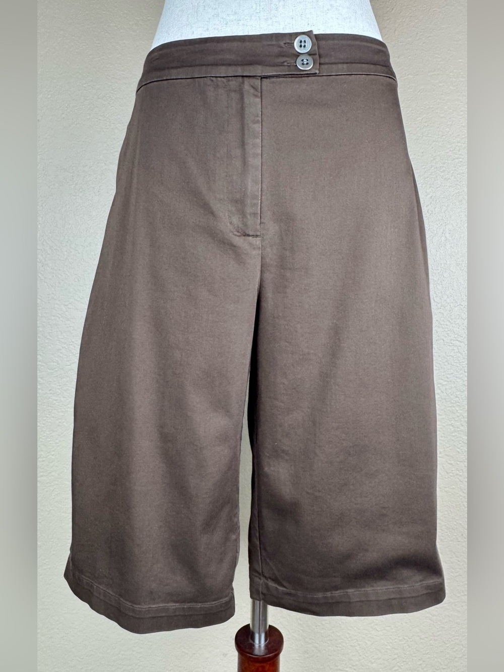 Chico’s chocolate brown women’s knee length shorts. Size 2 = Size 12 (Large) - Picture 8 of 9